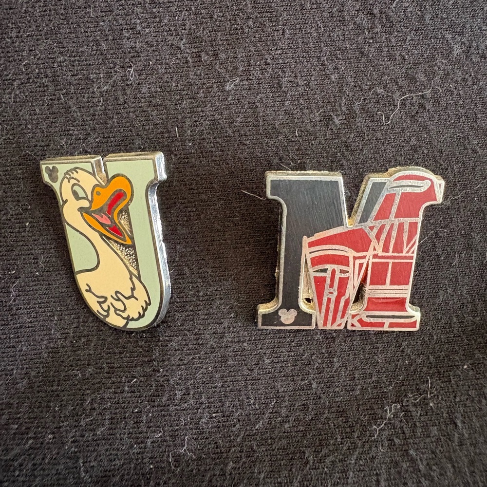 Disney Trading Pin - Maximillion Black Hole and Ugly Duckling